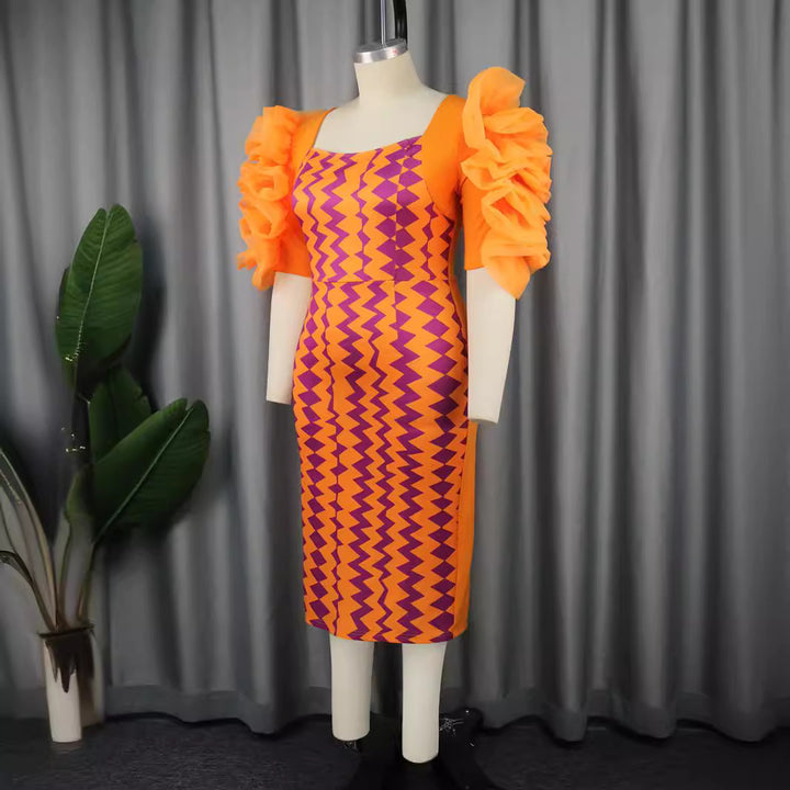 Damen figurbetontes Kleid mit auffälligen Volantärmeln und geometrischem Muster Echo Archiv