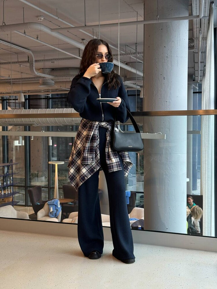 Damen gemütlicher Strick-Jumpsuit mit Reißverschluss, elastischem Taillenbund und weitem Bein – Solévia