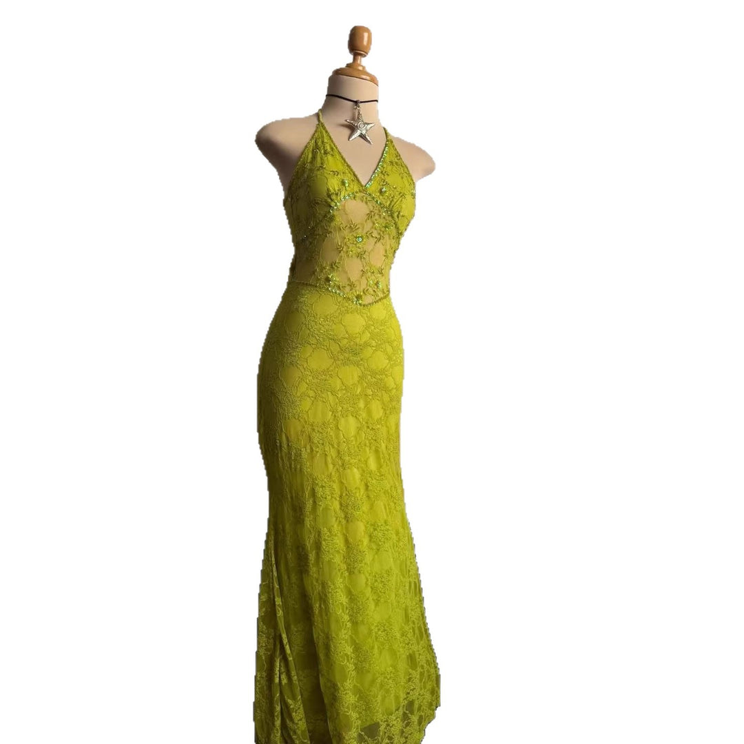 Damen Elegantes Spitzenkleid mit raffiniertem Schnitt Echo Archiv