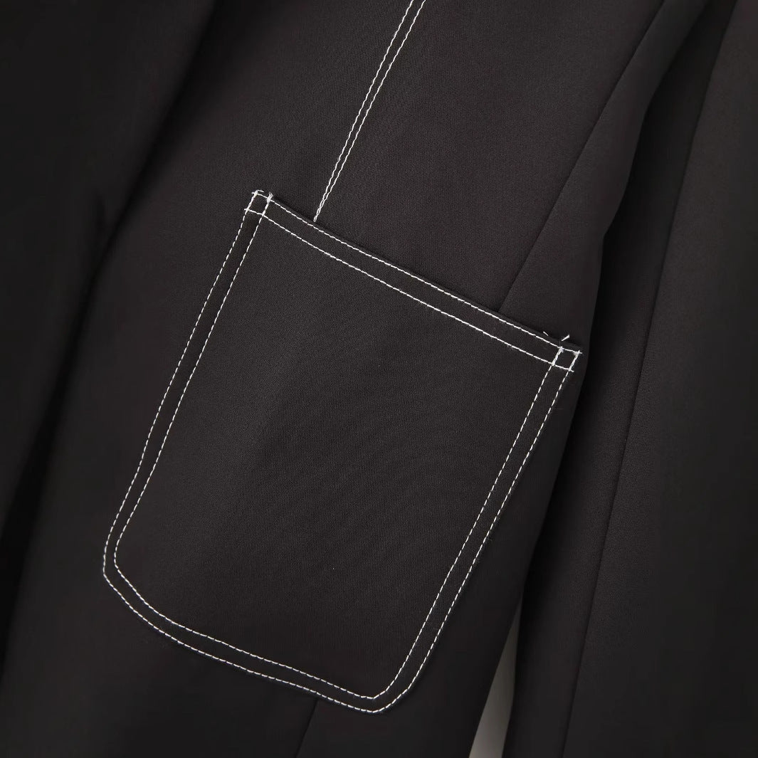 Damen einreihiger Blazer mit Reverskragen, Kontraststeppungen und aufgesetzten Taschen – Valéne