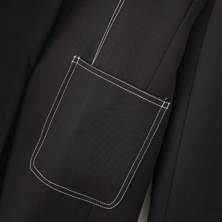 Damen einreihiger Blazer mit Reverskragen, Kontraststeppungen und aufgesetzten Taschen – Valéne