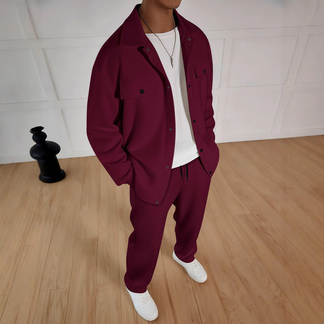 Herren lässiges Set aus gestreifter Überjacke und bequemen Jogginghose Echoarchiv
