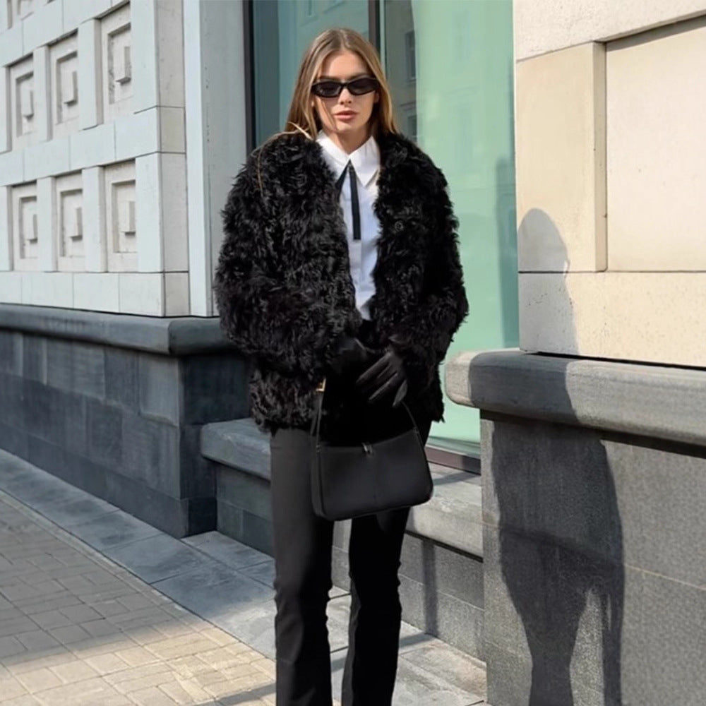 Damen Boxy-Kurzmantel aus gewelltem Faux-Fur mit strukturierter Wellenoptik und offener Front Echoarchiv