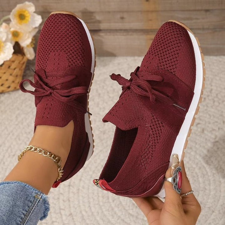 Damen Strick-Slip-On Sneaker mit elastischem Schaft, dekorativer Schnürung und profilierter Gummilaufsohle Echoarchiv
