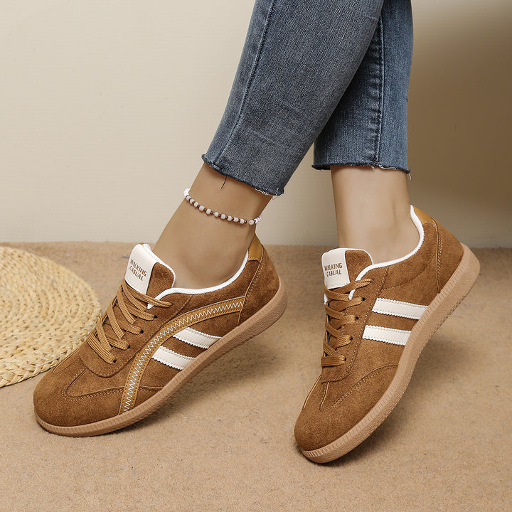 Damen Retro-Sneaker aus Veloursimitat mit gumähnlicher Laufsohle Echo Archiv