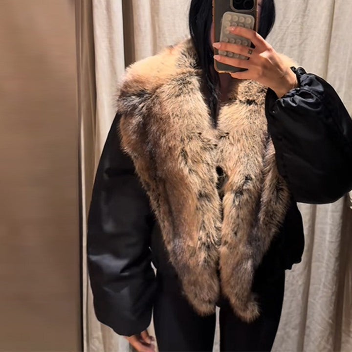 Damen Oversize-Bomberjacke mit voluminösem Fellkragen und Satinärmeln Echo Archiv