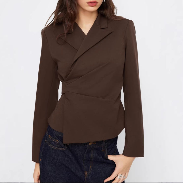 Damen Taillierter Wickel-Blazer mit drapierter Peplum-Silhouette – Valéne