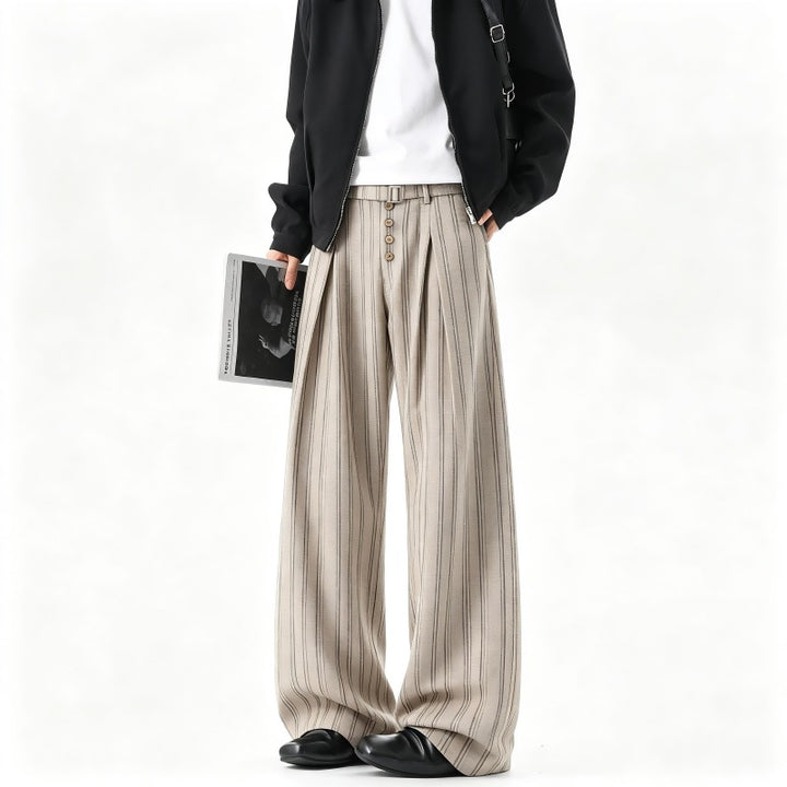 Herren Weite Nadelstreifen-Hose im Baggy‑Cut mit hoher Taille, Falten und Zierknopfleiste Echoarchiv