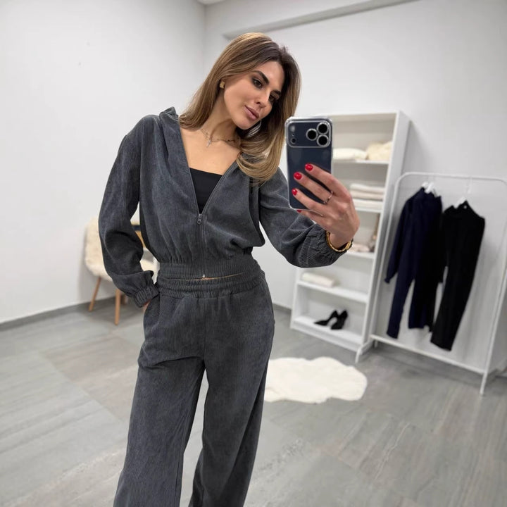 Damen weiches Cordvelours-Zweiteiler mit kurzer Kapuzenzipjacke und weiter Komforthose – Élanora