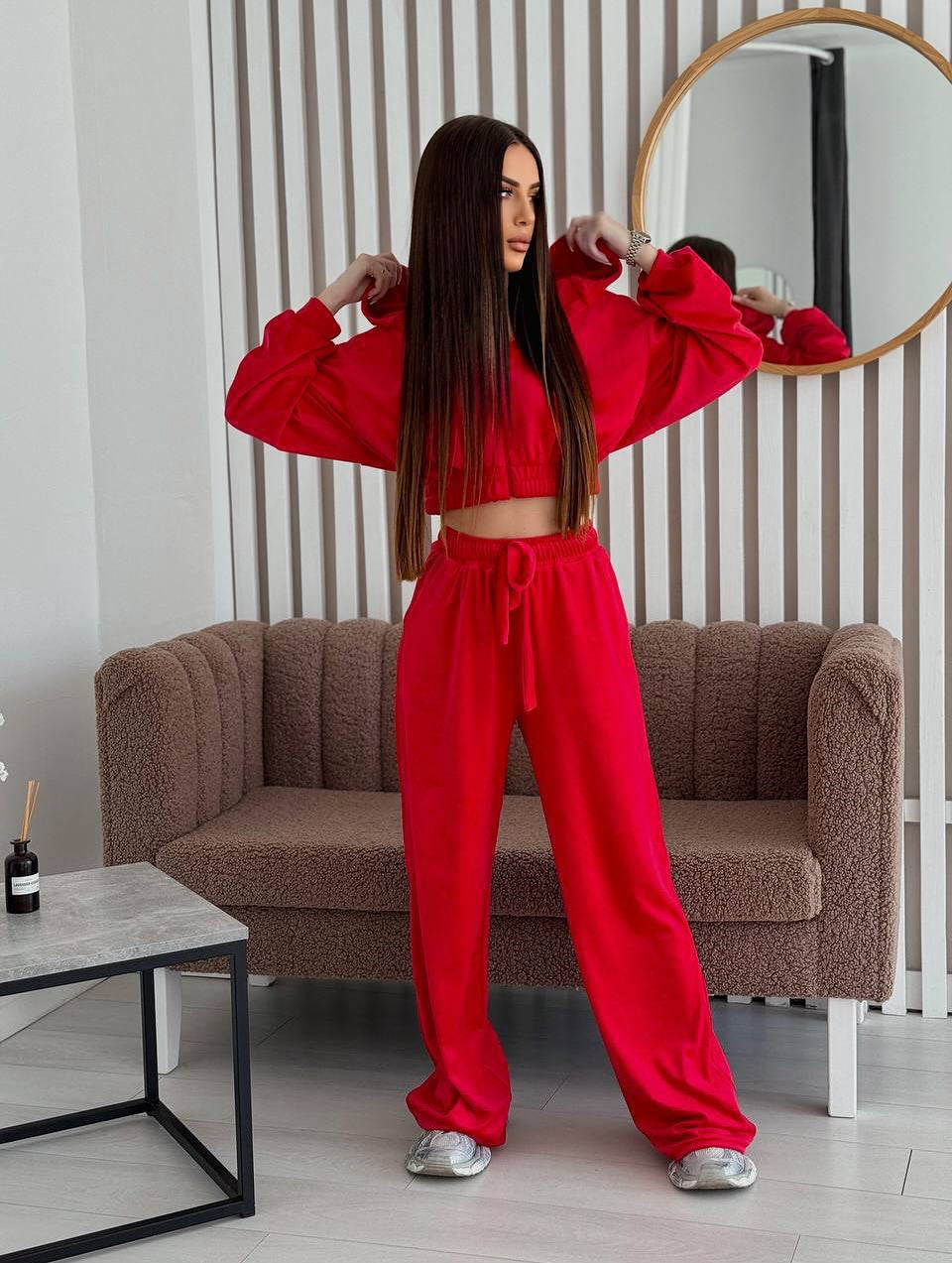Damen Zweiteiliges Samt-Loungewear-Set mit Cropped-Zipjacke und weiter High-Waist-Sweathose – Avérine