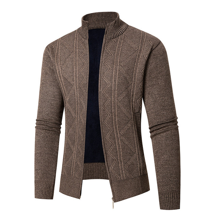 Herren Strickjacke mit strukturiertem Zopfdesign und hohem Kragen Echoarchiv