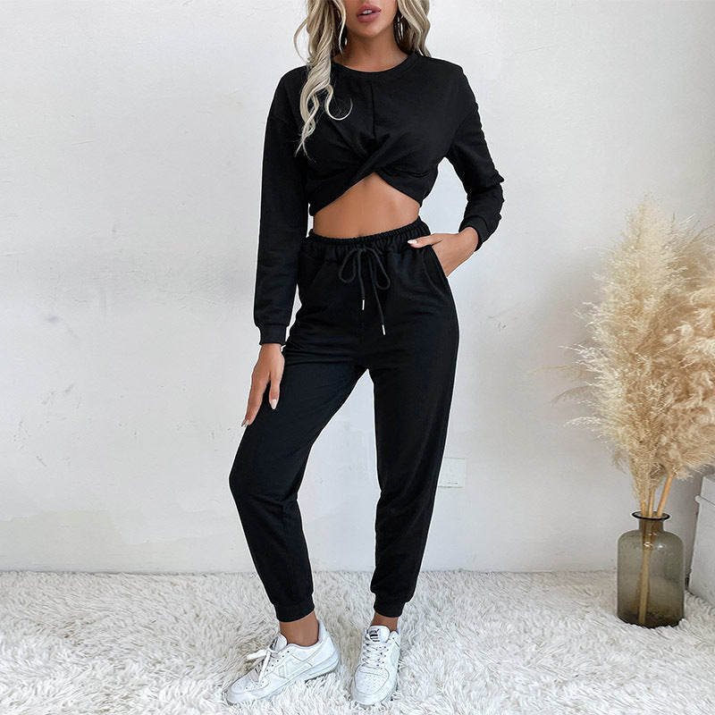 Damen Kurzgeschnittenes Loungewear-Set mit Twist-Oberteil und hochtaillierter Jogginghose Echoarchiv