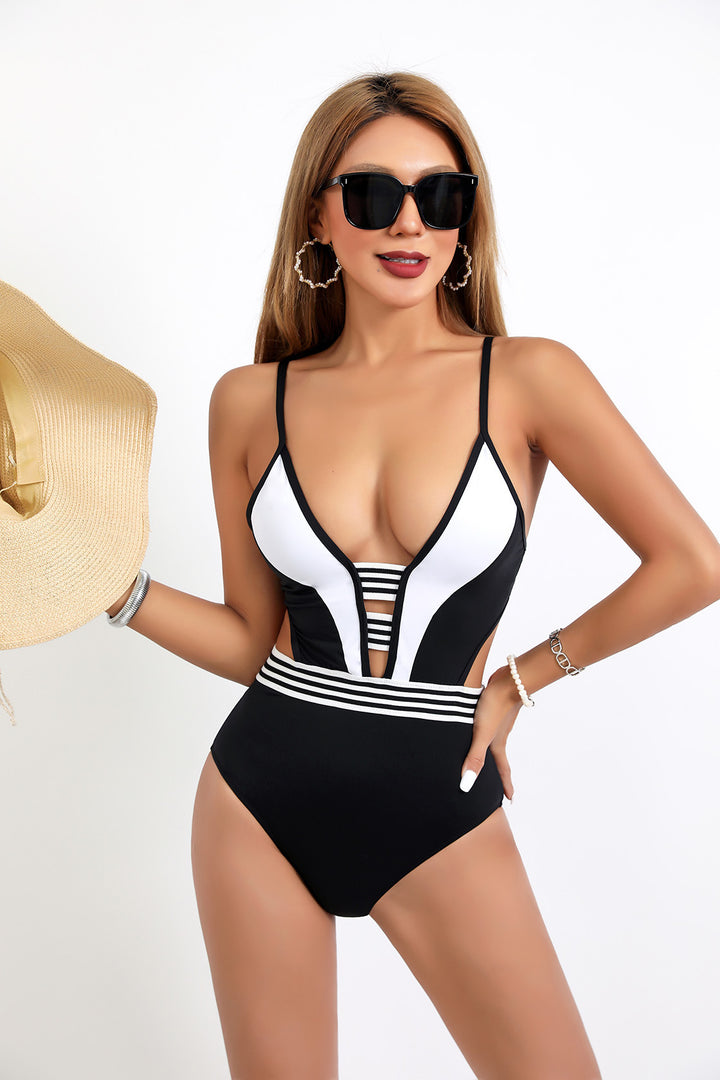 Damen Sportlicher Einteiler Badeanzug mit tiefem V-Ausschnitt und seitlichen Cut-Outs Echo Archiv