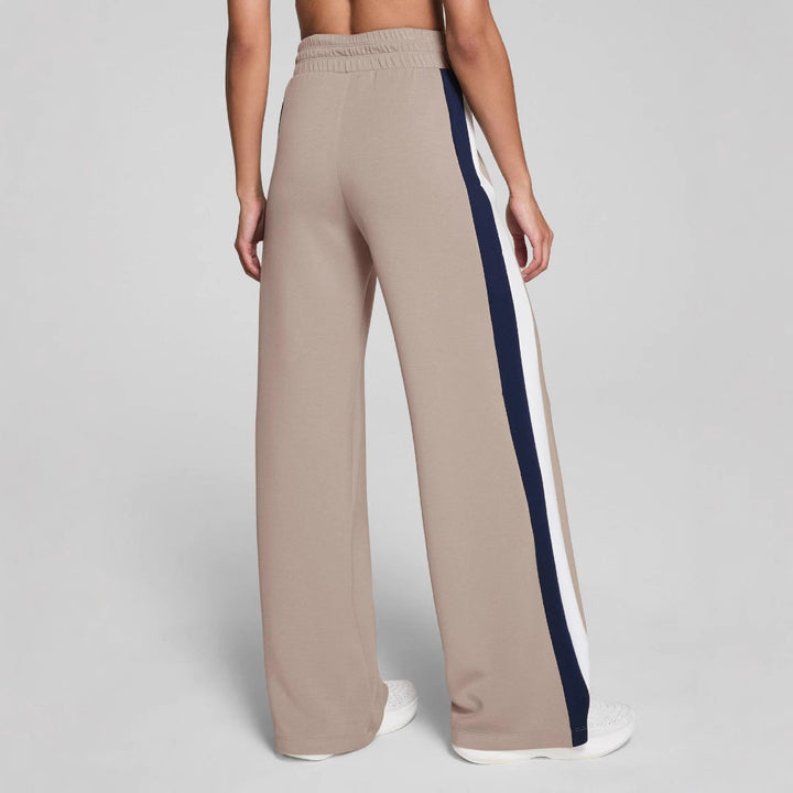 Damen Sportliche lange Hose mit seitlichen Kontraststreifen Echo Archiv