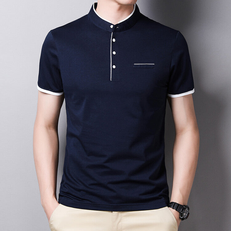 Herren Poloshirt mit modernem Stehkragen und feinen Kontrastdetails Echoarchiv