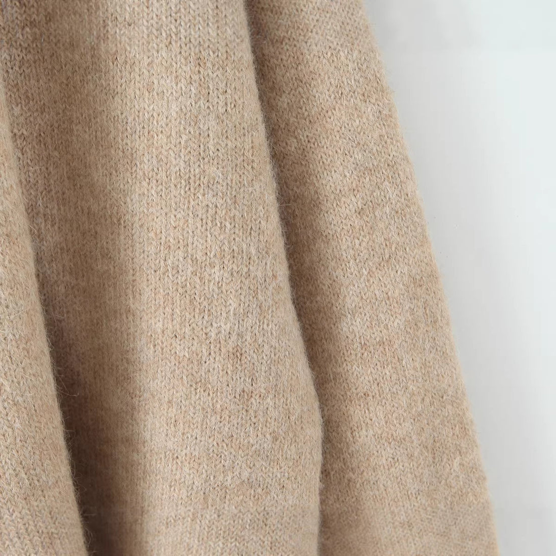 Damen Oversize Strickpullover mit integriertem Schal und weitem Schulterkragen Echoarchiv