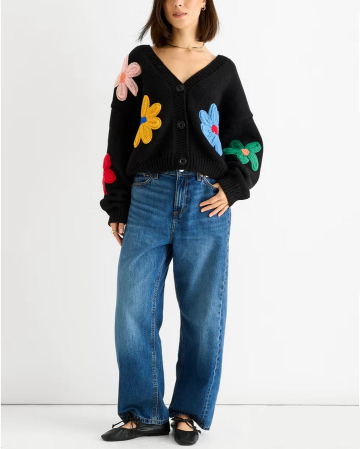 Damen Cardigan mit dreidimensionalen Blumenapplikationen und V-Ausschnitt – Veloura