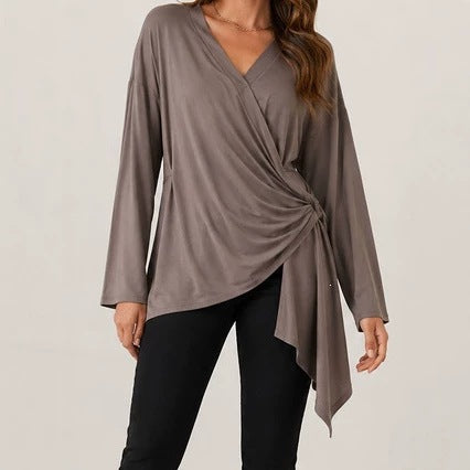 Damen Wickelshirt mit seitlicher Knotenpartie, V‑Ausschnitt und asymmetrischem Saum – Avérine