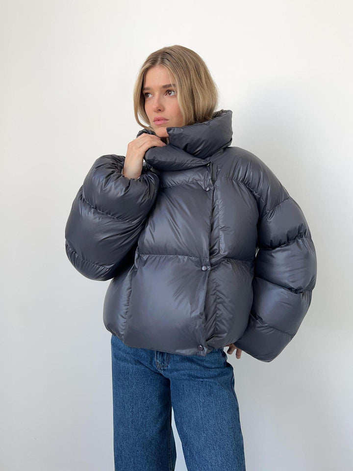 Damen extravagante Oversize Steppdaunenjacke mit extravoluminöser Kapuze Echoarchiv