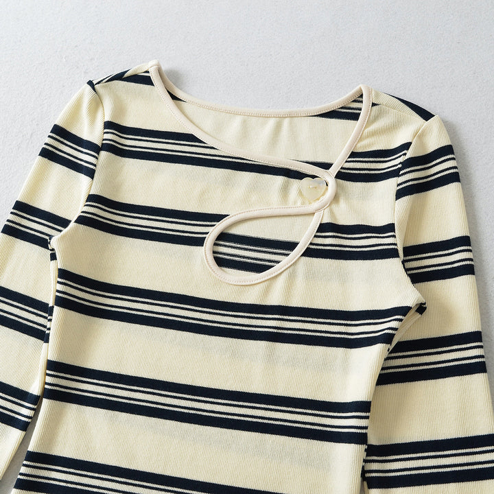 Damen Gestreiftes Feinstrick-Top mit asymmetrischem Herzknopf Echoarchiv
