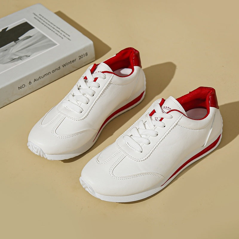 Damen Sneaker mit leichter Keilsohle und kontrastfarbenem Fersenpatch – Névara