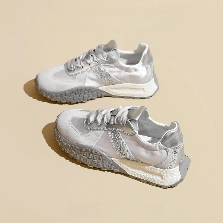 Damen Sportliche Sneakers mit glitzernden Akzenten und futuristischem Design Echo Archiv