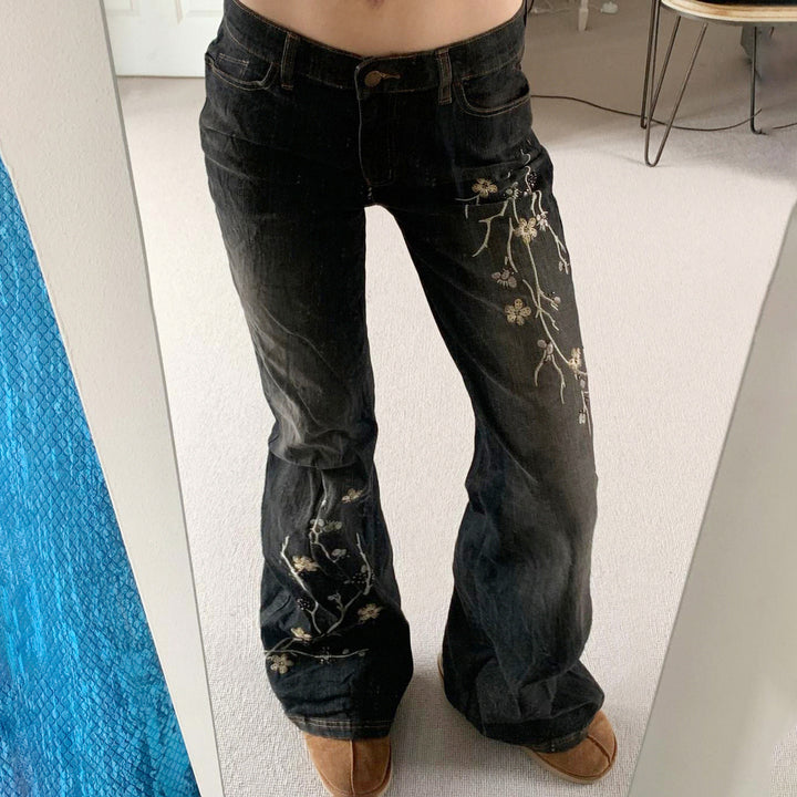 Damen nan taillierte Schlaghose-Jeans mit floraler Stickerei, Stretchdenim und Five-Pocket-Schnitt Echo Archiv