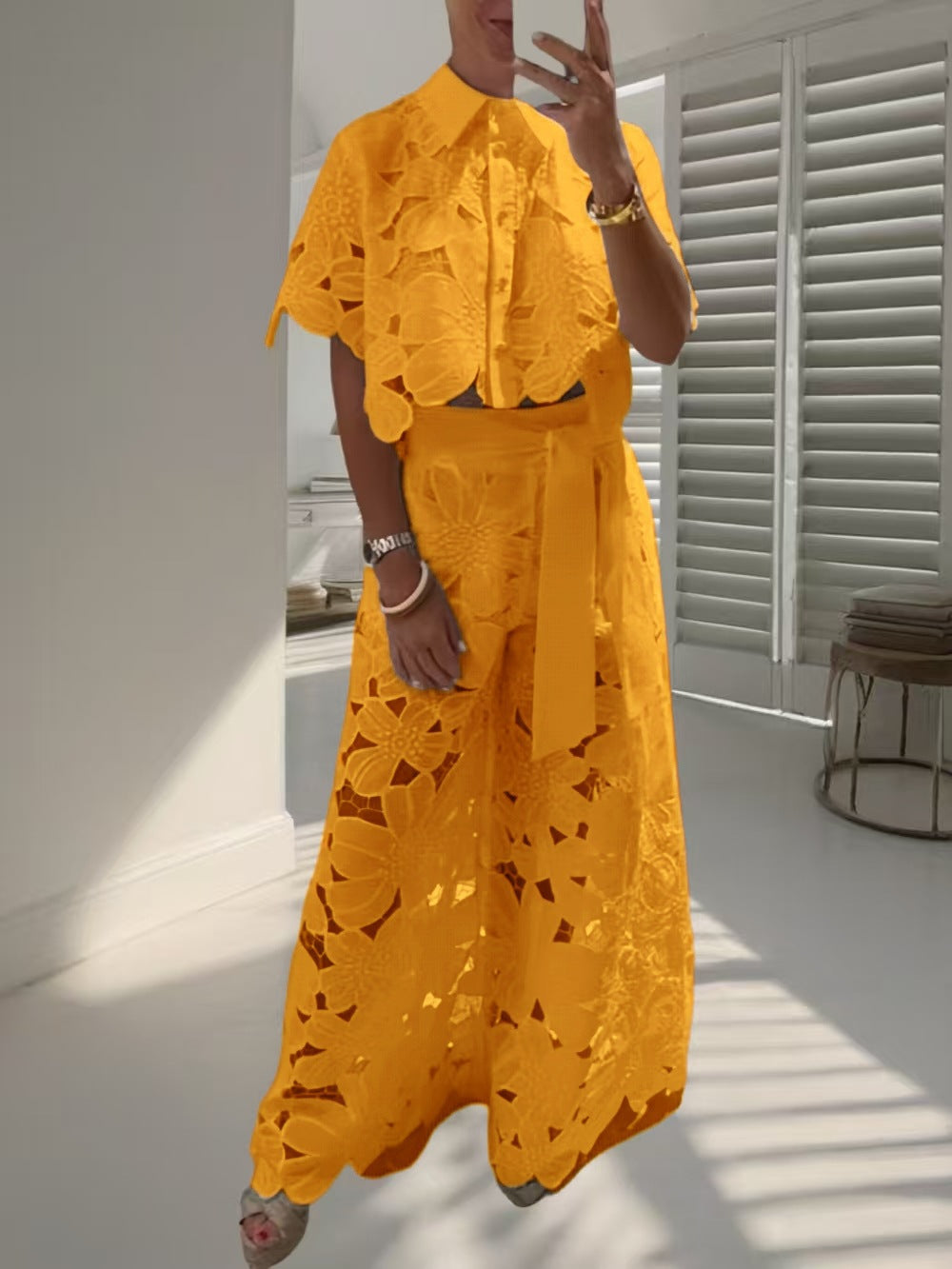 Damen nan zweiteiliges Spitzenensemble mit bauchfreier Bluse und weiter Palazzohose Echo Archiv
