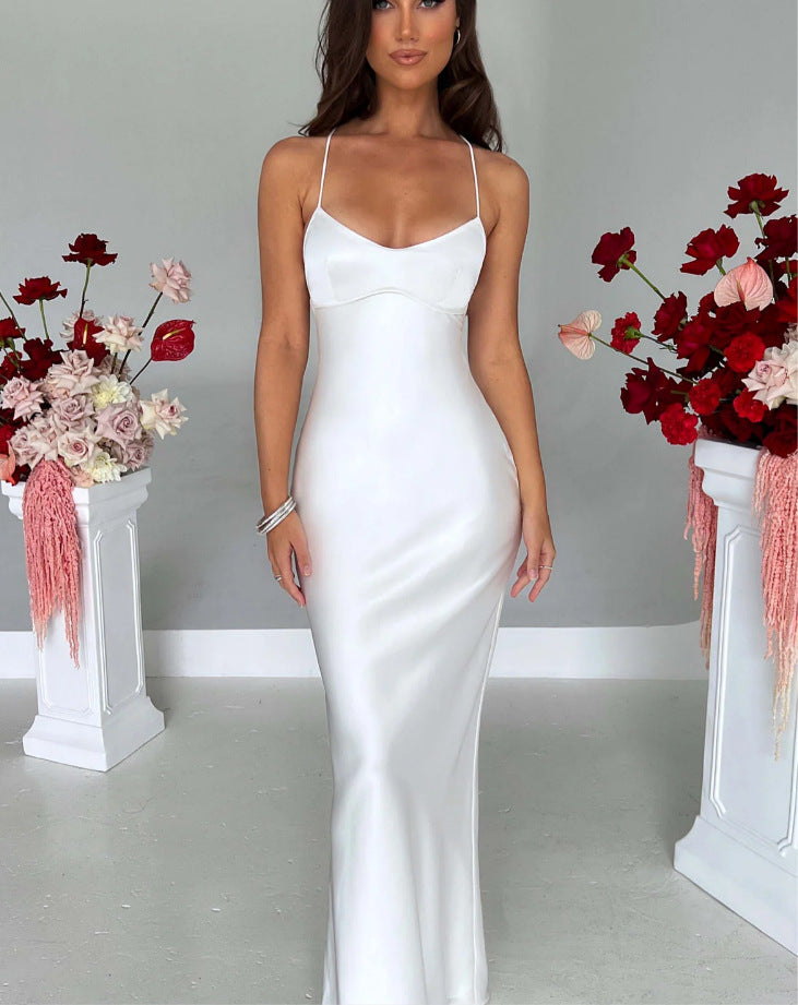 Damen Elegantes Satinabendkleid mit spaghettiträgern und fließendem Schnitt Echo Archiv