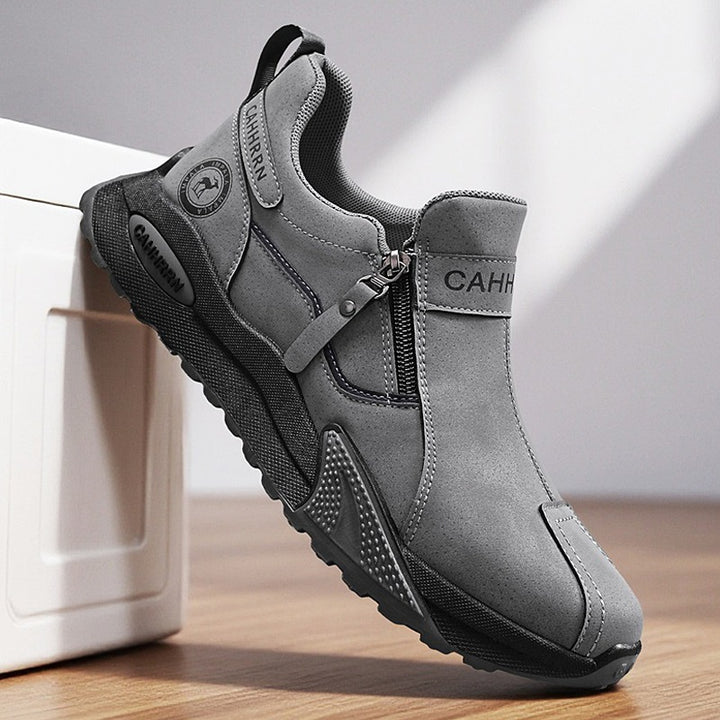 Herren robuste Outdoor-Sneaker mit seitlichem Reißverschluss, gepolstertem Knöchelkragen und griffiger Profilsohle – Norré