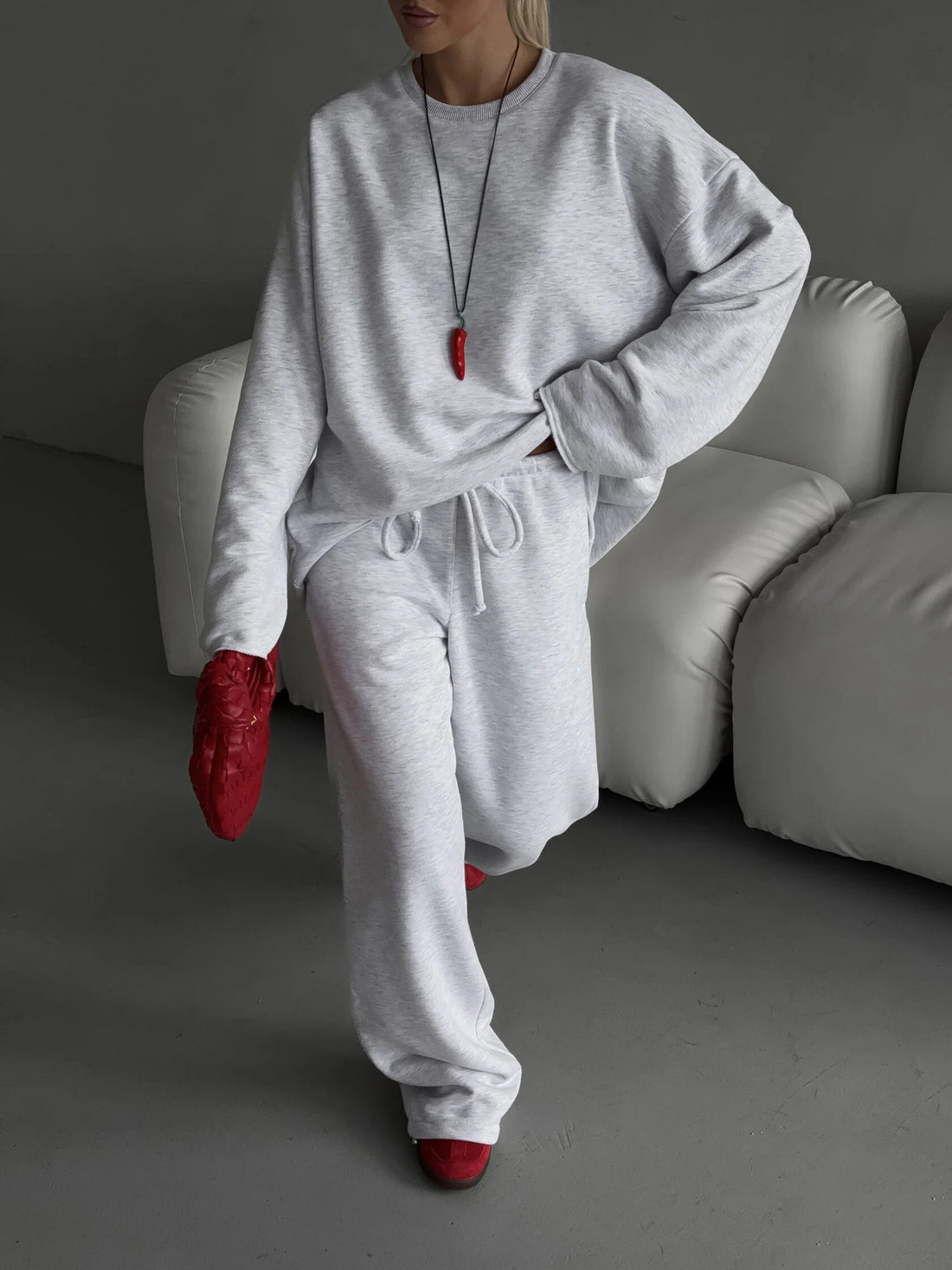 Damen kastiges Sweatstoff-Set mit weichem Rundhalsausschnitt und weiter Kordelbundhose – Avérine