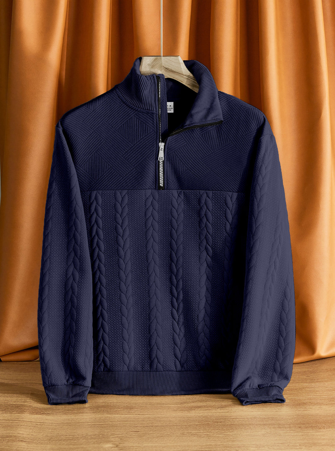 Herren Strickpullover mit hohem Kragen und strukturiertem Design Echoarchiv