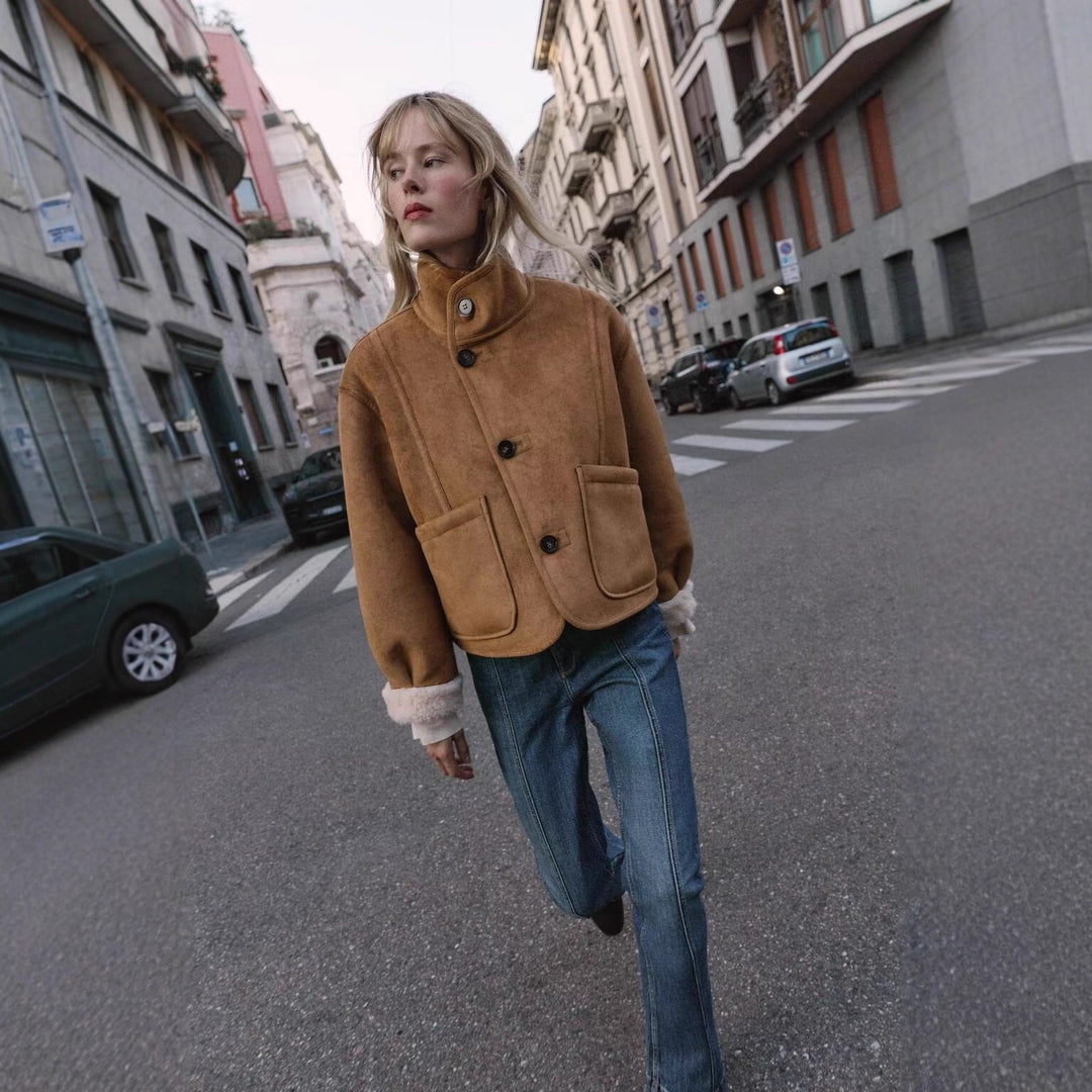 Damen Kurze Veloursjacke mit Teddyfutter, hohem Stehkragen und aufgesetzten Taschen Echo Archiv