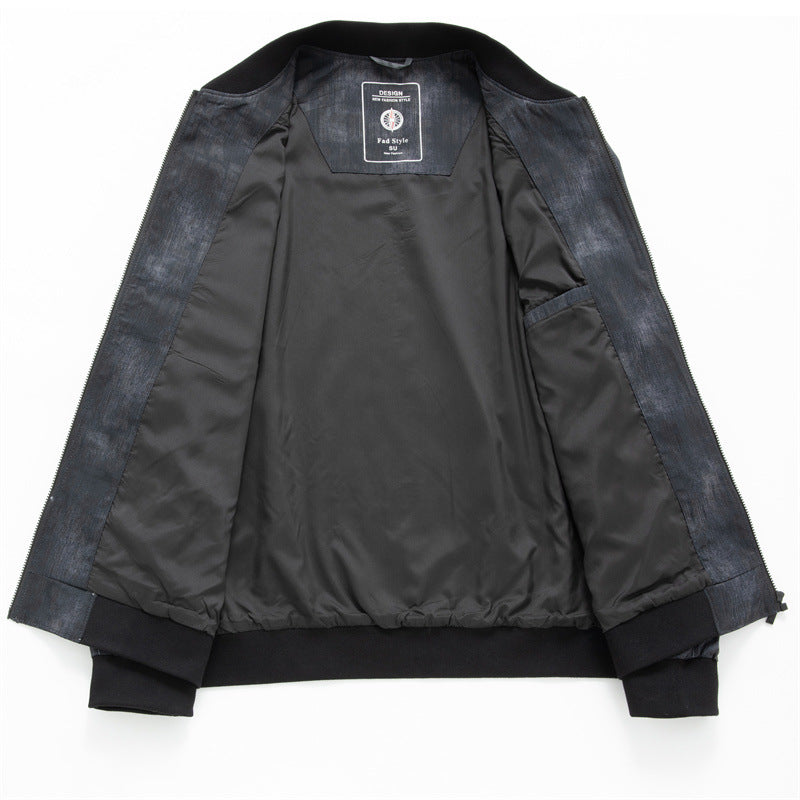 Herren Urbaner Lederlook-Bomber mit tonalem Typo-Print, Rippbündchen und Pattentaschen Echo Archiv