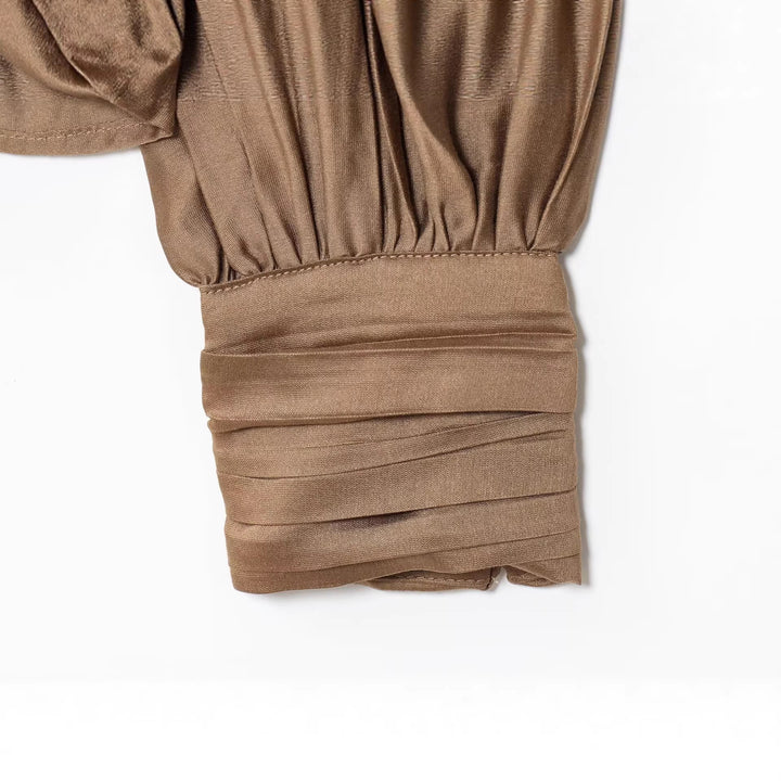 Damen Plissierte Satinbluse mit Stehkragen und Ballonärmeln Echoarchiv