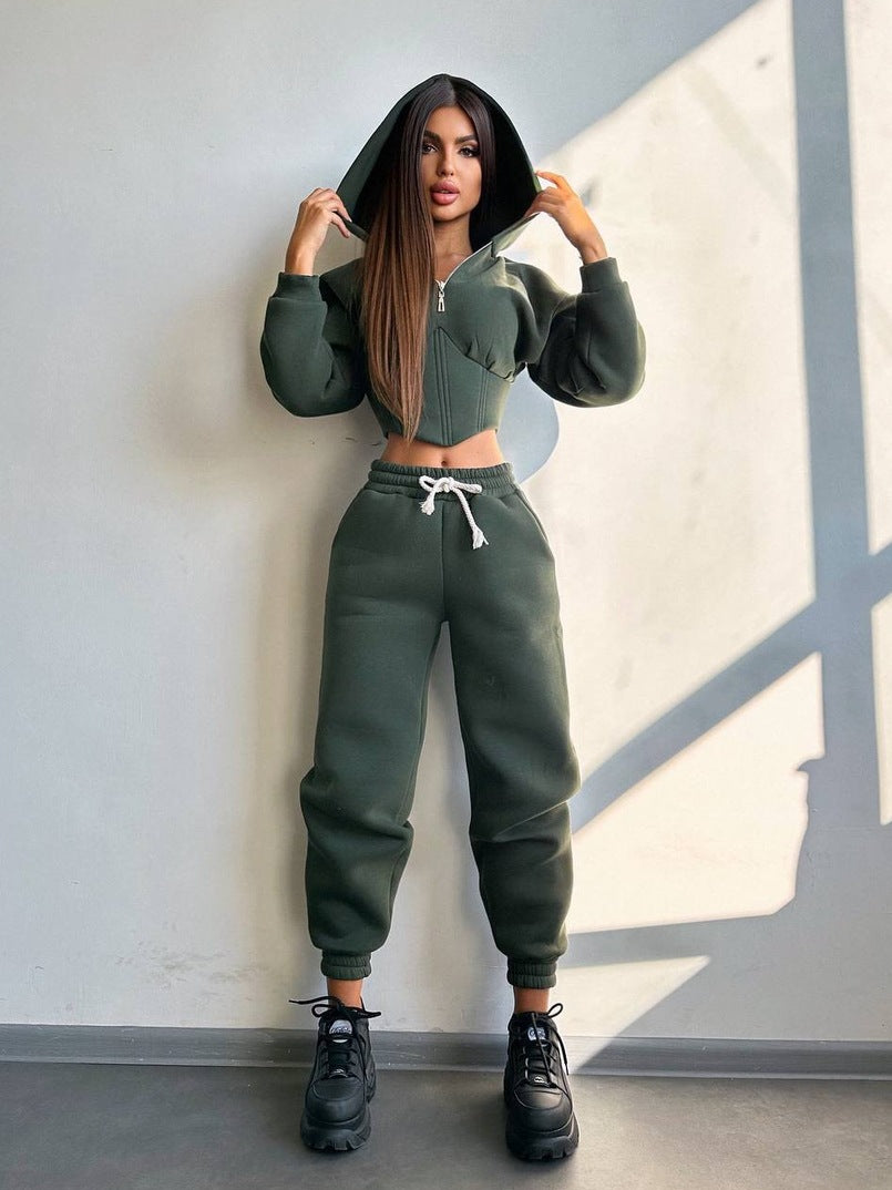 Damen Crop-Kapuzenjacke mit Korsagennaht und High-Waist Jogginghose – Élanora