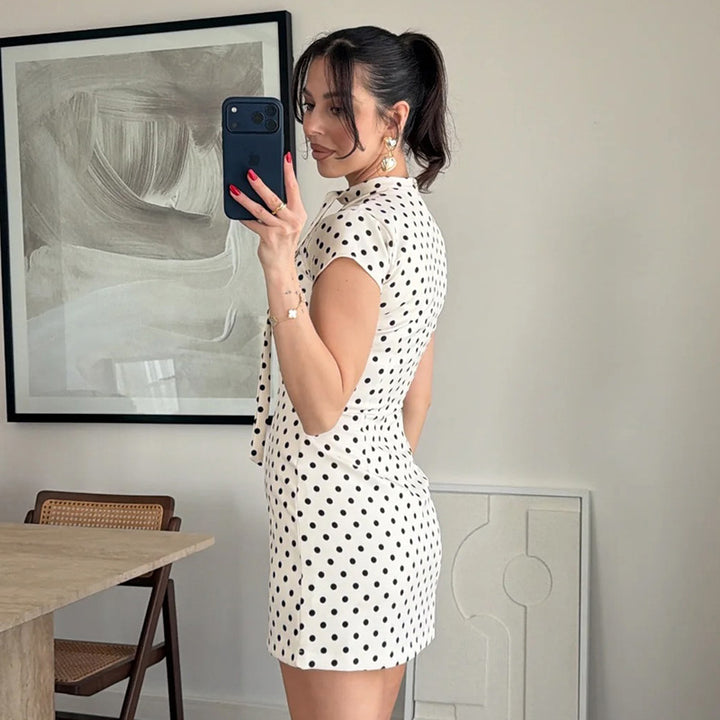 Damen Minikleid mit modischem Schlüssel-Ausschnitt und festem Oberteil Echo Archiv