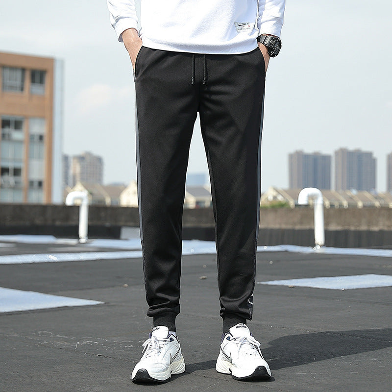 Herren Slim‑Fit Trainingshose mit elastischem Bund, Kordelzug und gerippten Bündchen Echoarchiv
