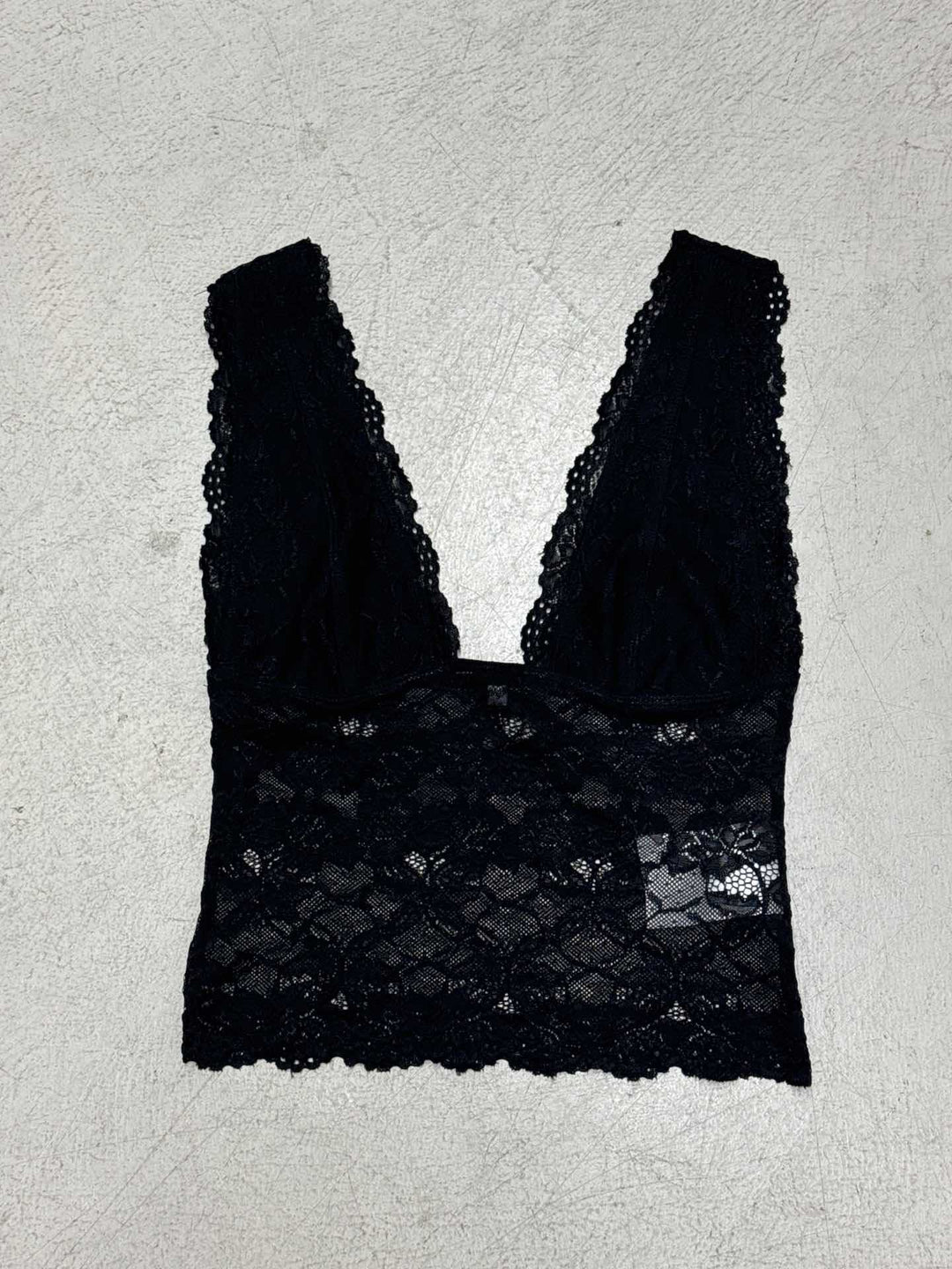 Damen-Spitzen-Cami-Top mit tiefem V-Ausschnitt und verführerischem Design Echo Archiv