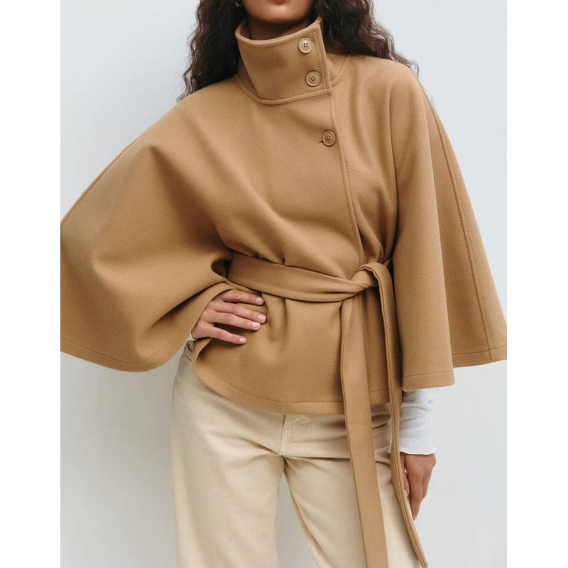 Damen Wollmantel im Cape‑Stil mit Stehkragen und Taillengürtel – Montévia