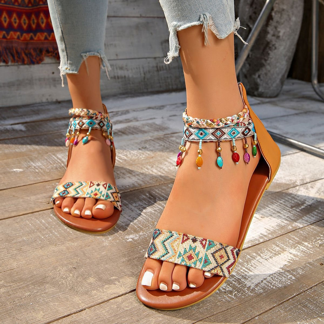 Damen Boho-Sandalen mit bestickten Riemen, geflochtenen Knöchelriemen und Zierperlen – Sorelia