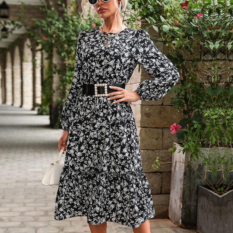 Damen Midikleid mit taillierter Silhouette, Perlen-Schnallen-Gürtel und Stufenrock – Élara