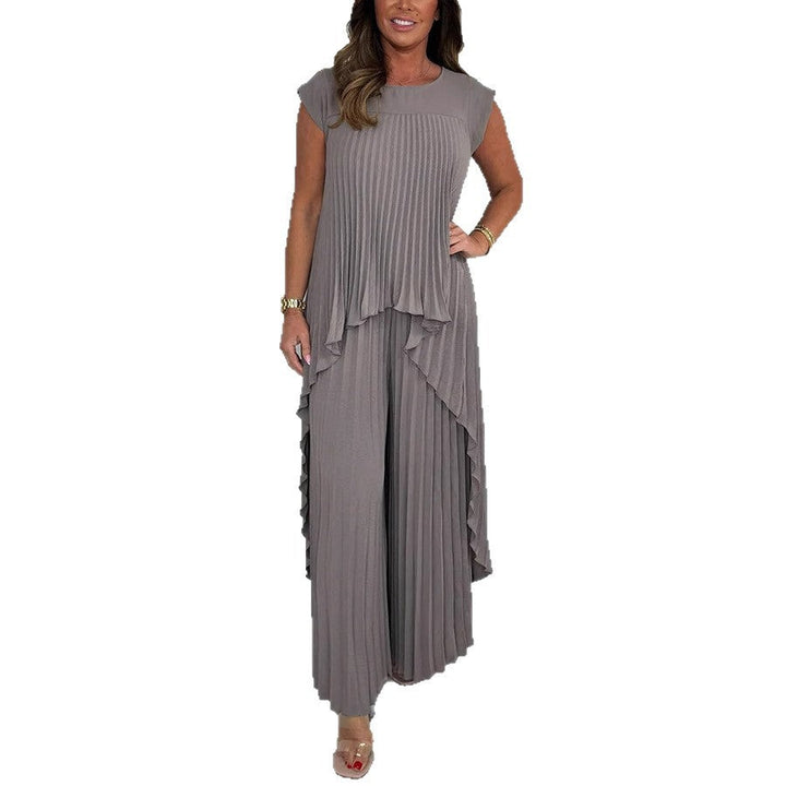 Damen elegantes Plissee-Jumpsuit mit asymmetrischem Saum und fließendem Design – Solévia