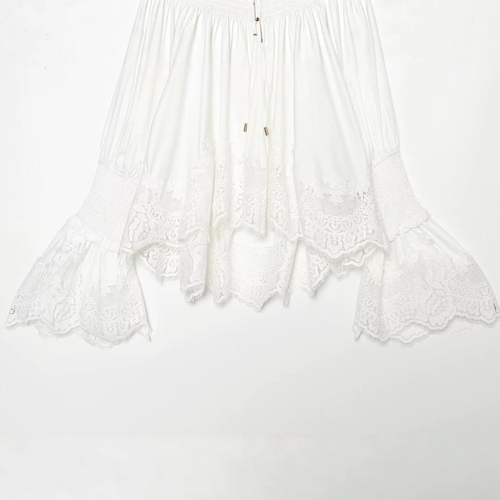 Damen Bluse mit hohem Rüschenkragen, geschmückten Manschetten und Spitzenbordüre Echo Archiv