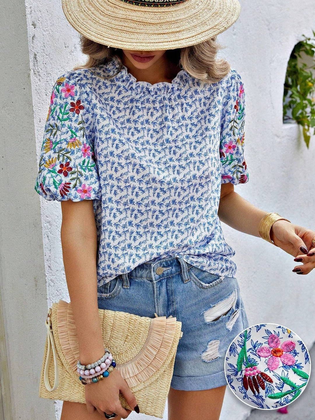 Damen Geblümte Bluse mit bestickten Puffärmeln und gewelltem Ausschnitt – Élovi