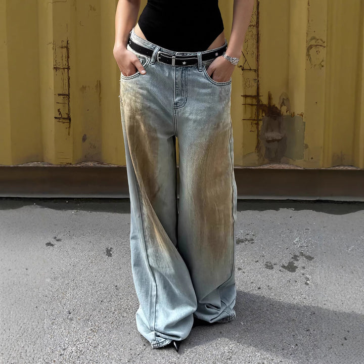 Damen Extraweite Jeanshose mit tiefem Bund, weitem Schlag und Used-Waschung – Dénora