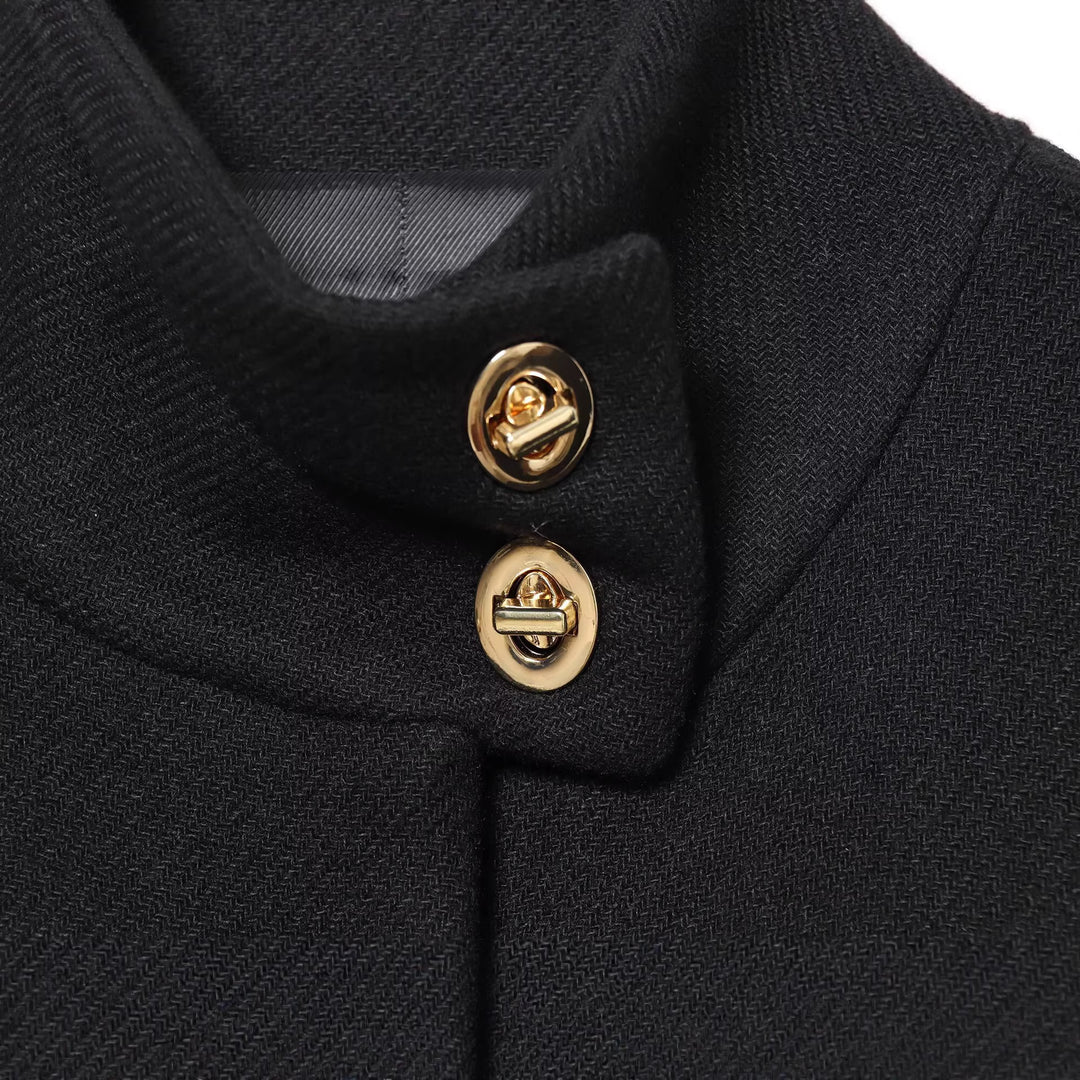 Damen Kurzes Cape‑Mantel mit Stehkragen, Taillengürtel und Zierknöpfen Echoarchiv