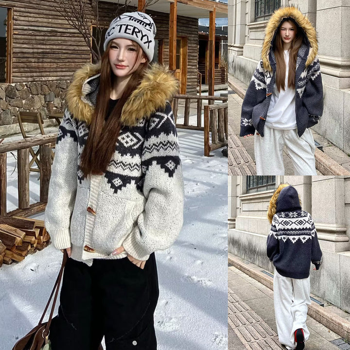 Damen Modische Strickjacke mit Kapuze und kunstfellbesetztem Kragen Echoarchiv