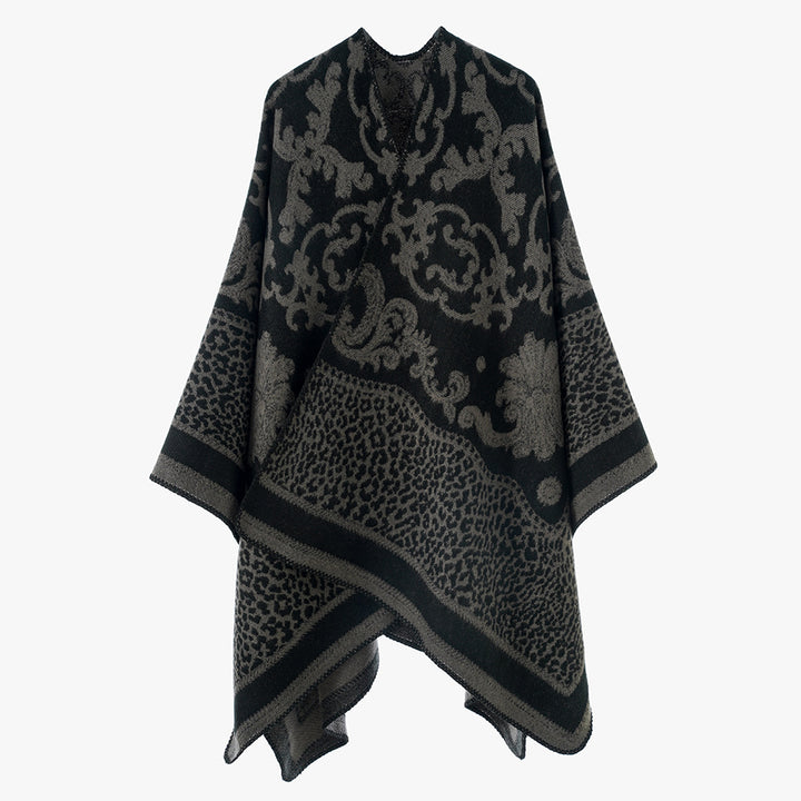 Damen Jacquard‑Capeponcho mit barockem Ornamentmuster und spitzem Zipfelsaum – Avérine