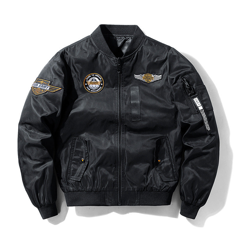 Herren Bomberjacke im Fliegerstil mit Nylon‑Shell, Patch‑Applikationen und Ärmeltasche Echoarchiv